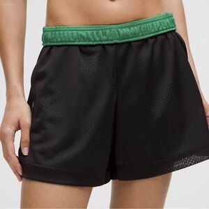 Lululemon Double-Layered Mesh Mid-Rise Short 5" Medium NWT